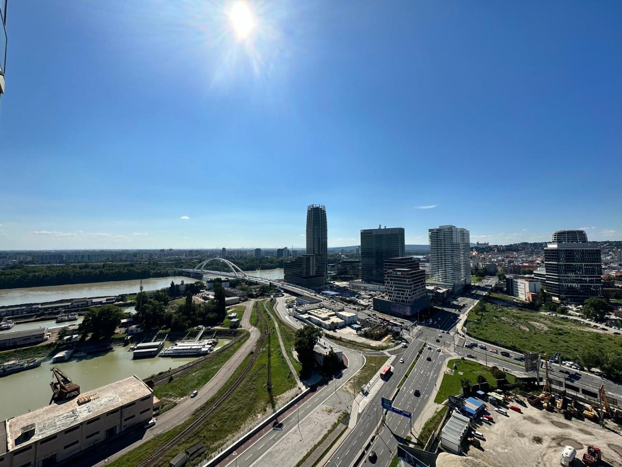 Vyhlad Na Mesto, 24. Poschodie, Free Parking Bratislava Exteriör bild